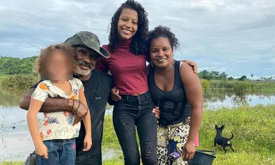 Márcia Nunes Lisboa and her husband José Gomes with their two children, no date. 