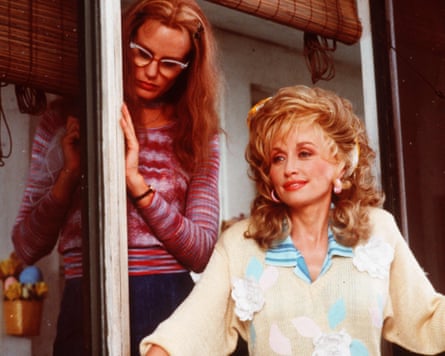 Daryl Hannah and Dolly Parton in Steel Magnolias.