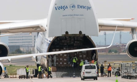 A Russian plane delivers medical equipment to Spain