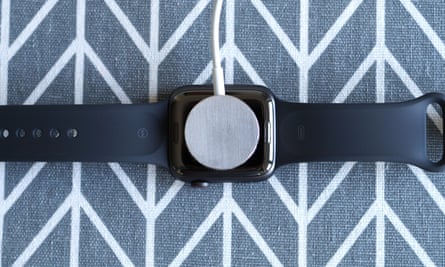 Why is the apple watch se so cheap Clearance