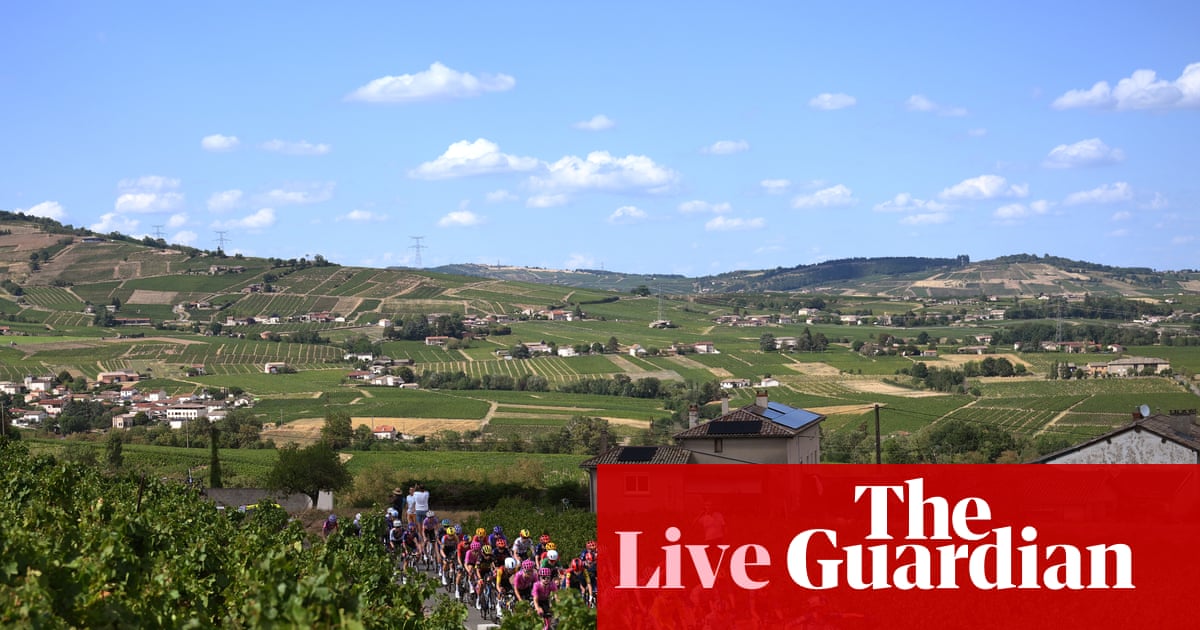 Tour de France Femmes: Niewiadoma and Vollering fight for yellow on final stage – live updates