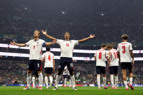 Bellingham celebrates with Harry Kane
