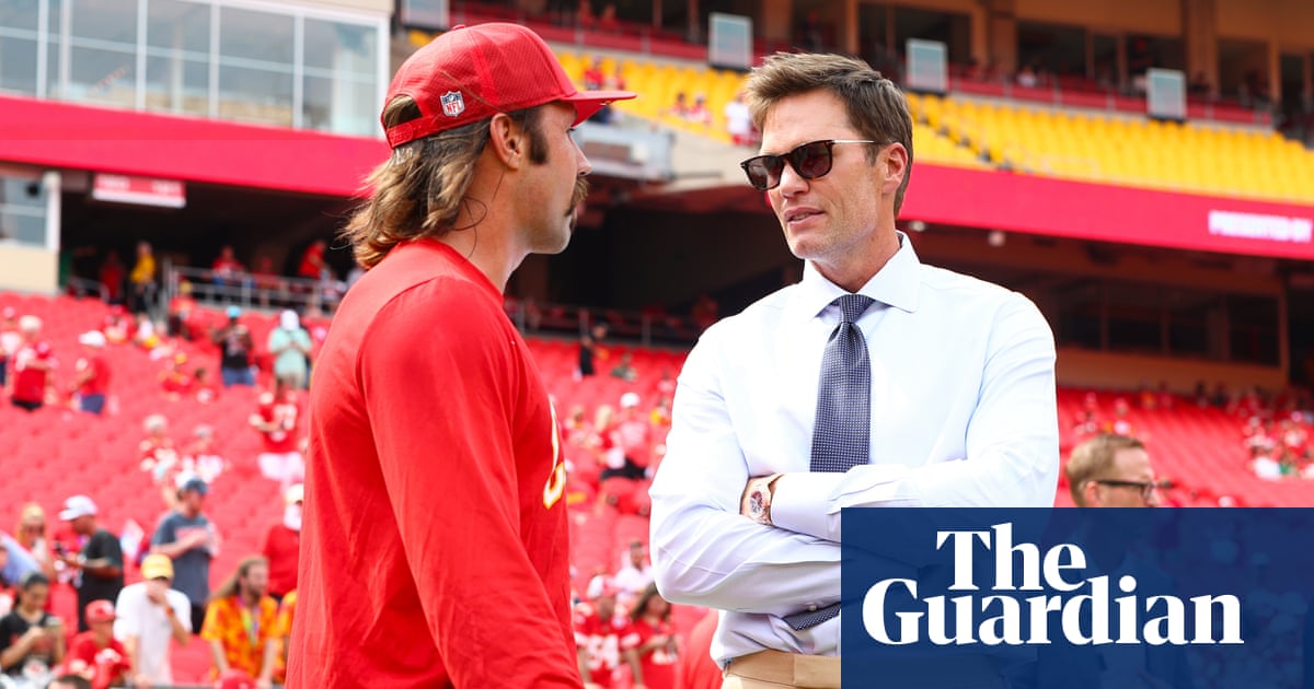 Tom Brady draws online ire as he appears in Las Vegas Raiders coaching booth | Tom Brady Tom Brady draws online ire as he appears in Las Vegas Raiders coaching booth | Tom Brady