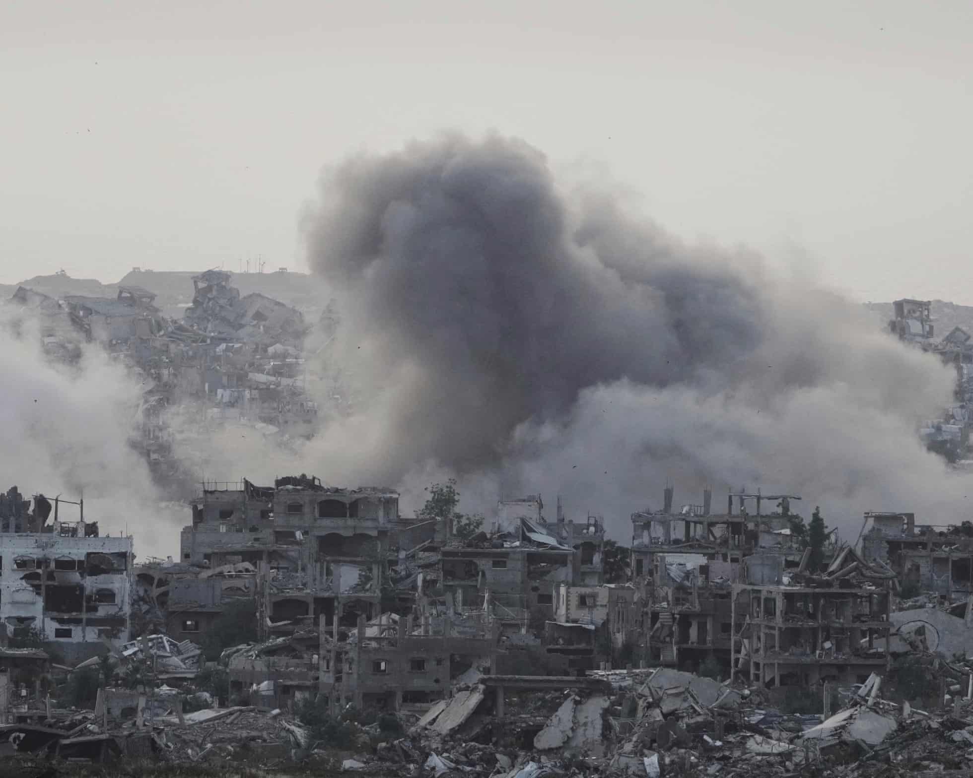 Israel kills 100 in new offensive