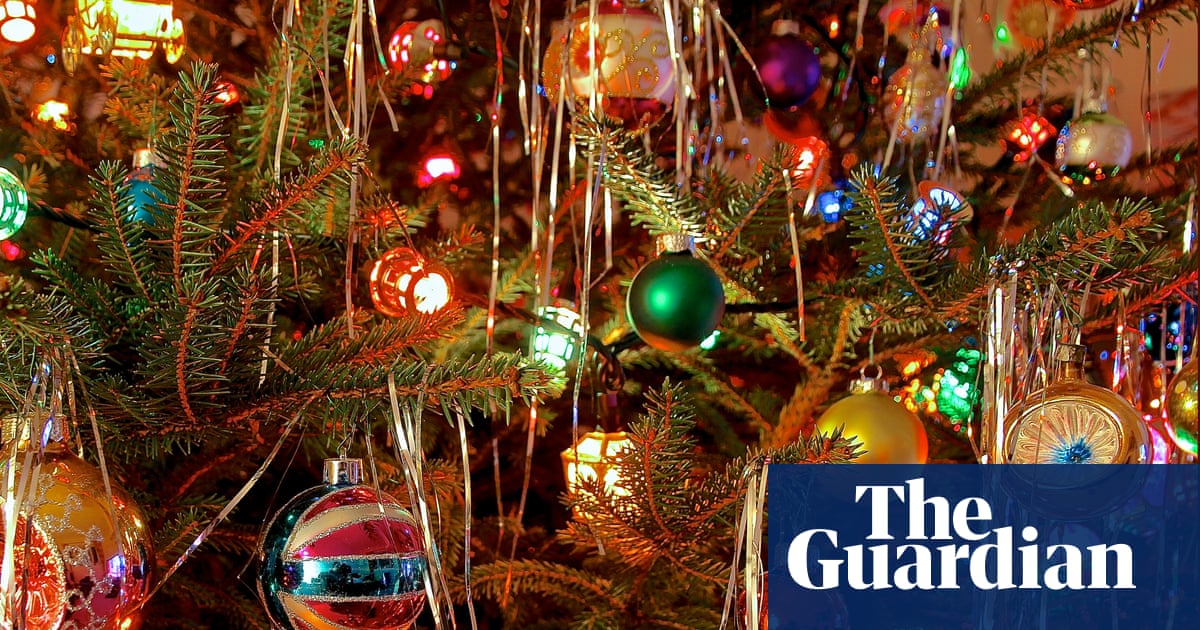 Tinsel and Home Alone back in style as TikTok seeks comfort in #90sChristmas