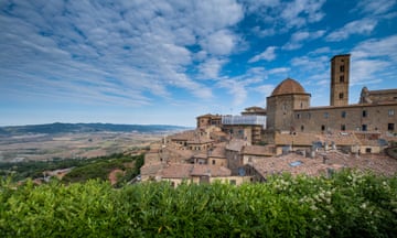 Volterra, Pisa - Tuscany, Italy<br>VOLTERRA. the dome of the Cathedral of Santa Maria Assunta and the Baptistery of San Giovanni in Volterra, with its double walls, the Etruscan and the thirteenth-century ones, is a medieval-looking city, Province of Pisa, Tuscany, Italy
