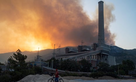 The wildfire threatening the 35-year-old Kemerköy plant