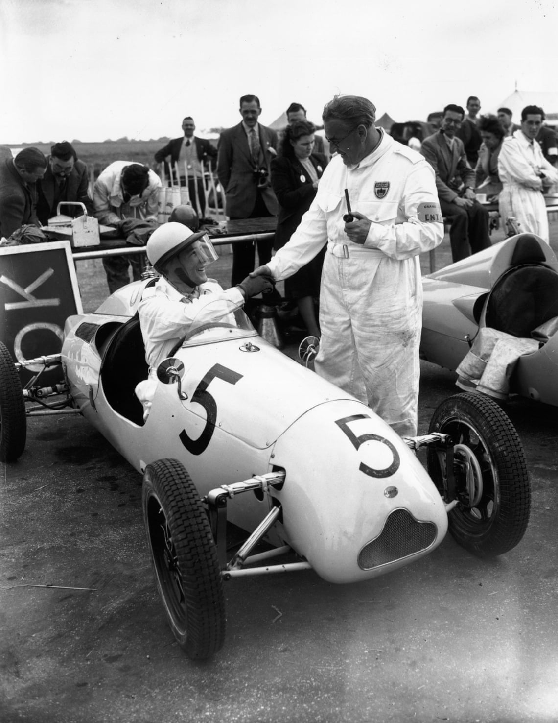 Alfred Moss chats with his young son, Stirling