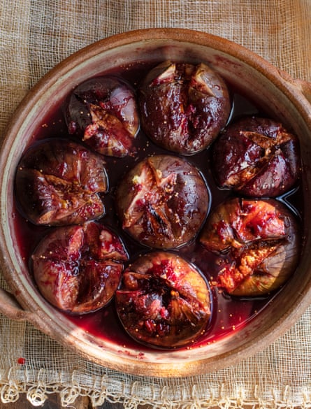 Baked figs with fig jam and marsala.