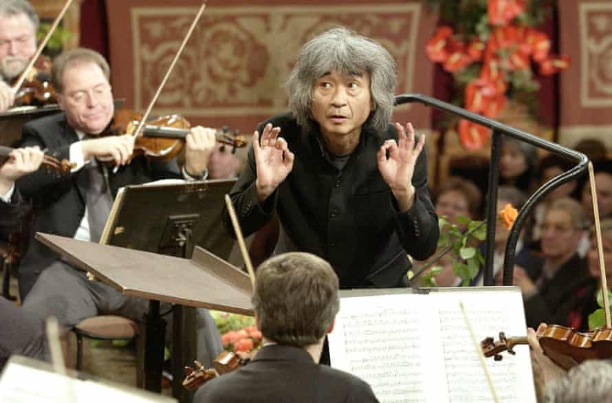 Seiji Ozawa conducts the Vienna Philharmonic Orchestra in 2002.
