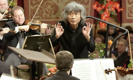  Seiji Ozawa directing the traditional New Year's concert of the Vienna Philharmonic orchestra in the golden hall of the Musikverein in Vienna in 2002.