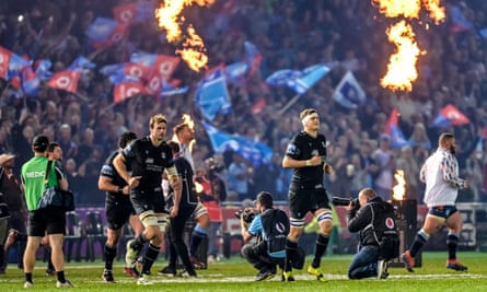 Glasgow Warriors’ Richie Gray and Scott Cummings run out at last season’s URC final