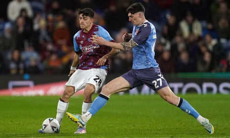Arsenal v Everton, Sheffield United v Tottenham: Premier League and FA Cup – live | Soccer 2 Burnley's Ameen Al-Dakhil (left) and Fleetwood Town's Harvey Macadam battle for the ball.