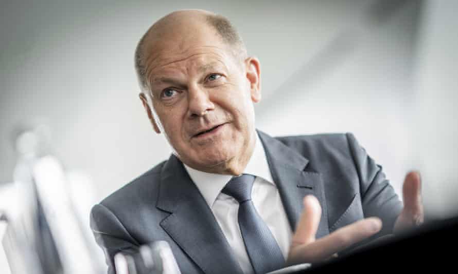 Russia-Ukraine war: Boris Johnson promises to give Ukraine ‘strategic endurance’ to prevail; Putin calls sanctions ‘reckless’ – live 2 Olaf Scholz