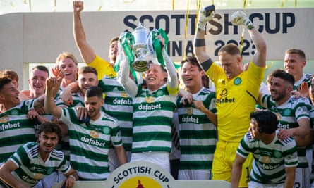 Celtic merayakan kemenangan final Piala Skotlandia mereka