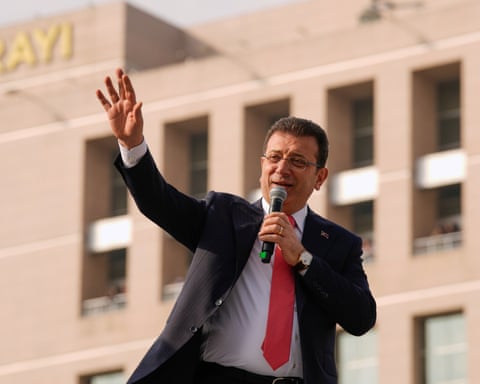 Ekrem İmamoğlu addresses his supporters in front of a courthouse, Istanbul, 31 January 2025.