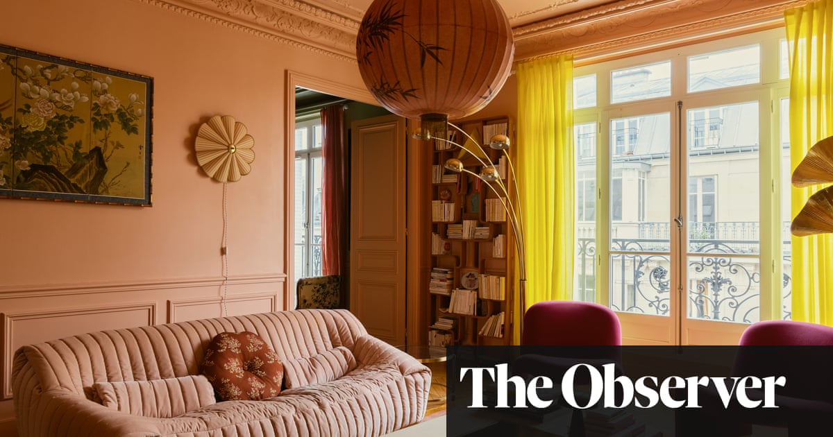 Floating away: warm tones and vintage details lift the spirits in a grand Parisian apartment