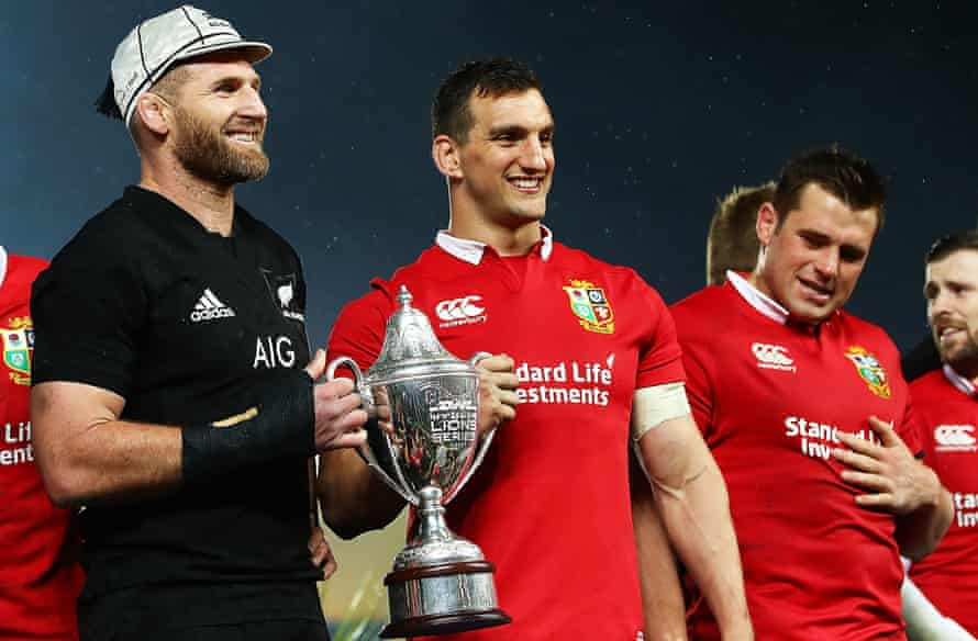 Captains Kieran Read and Sam Warburton with the trophy after the Lions' tied series in New Zealand in 2017.
