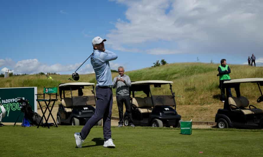 Harry Kane playing golf