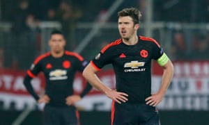 Michael Carrick and Chris Smalling in despair.