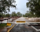 Around 500 people sheltering in Darwin school gym as Tropical Cyclone Narelle barrels towards NT coast