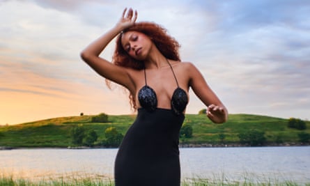 For the birds … Ravyn Lenae.
