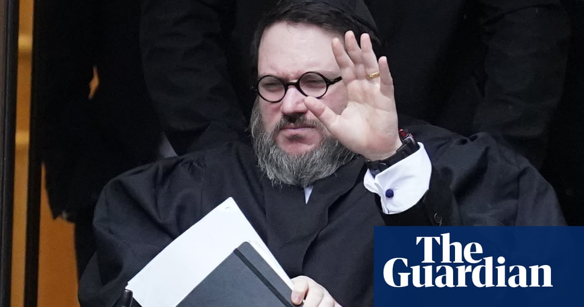 Никълъс Роси 36 който е издирван в Юта за предполагаемо