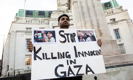 'Palestinian crisis ended tensions': why Luton's Muslim voters are leaving Labor | Work 1 Qasim Chisti, 35, a local teacher, staged a solitary protest outside Luton Town Hall