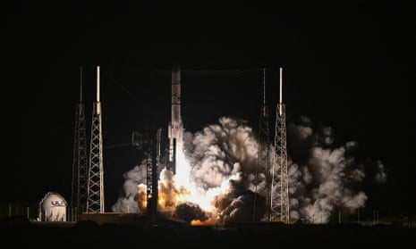 ESA - Chang'e 1 - new mission to Moon lifts off