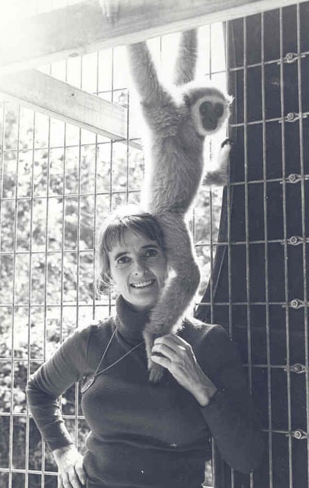 Shirley McGreal with Arun Rangsi, the gibbon that inspired her to found a sanctuary in South Carolina. He lived to be 39 years old, and died in 2018