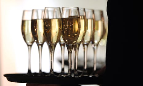 We finally know why bubbles rise in a straight line in champagne