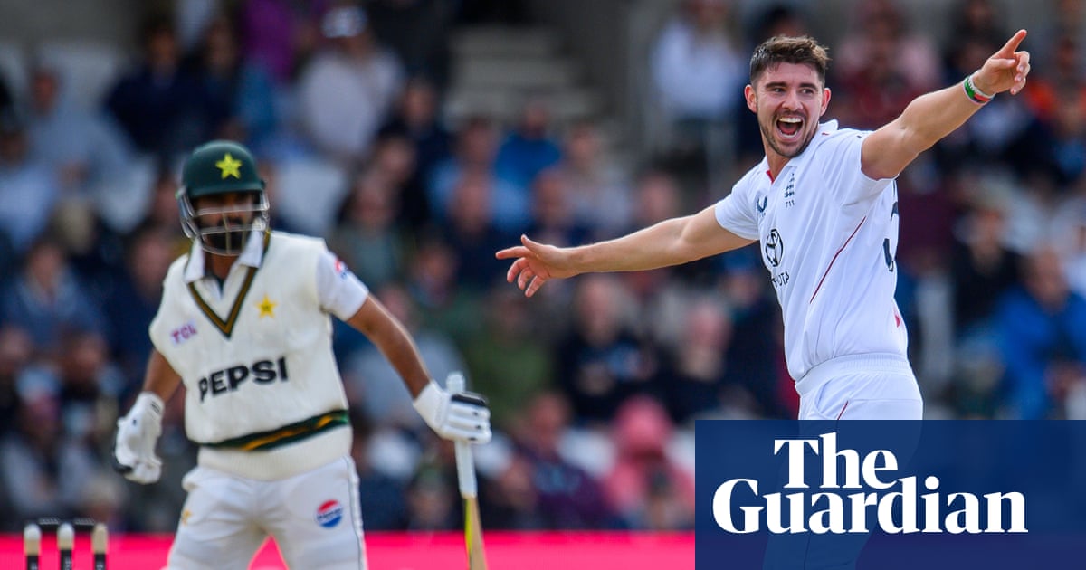 England’s bowlers tear through Pakistan to seal crushing innings victory in first Test