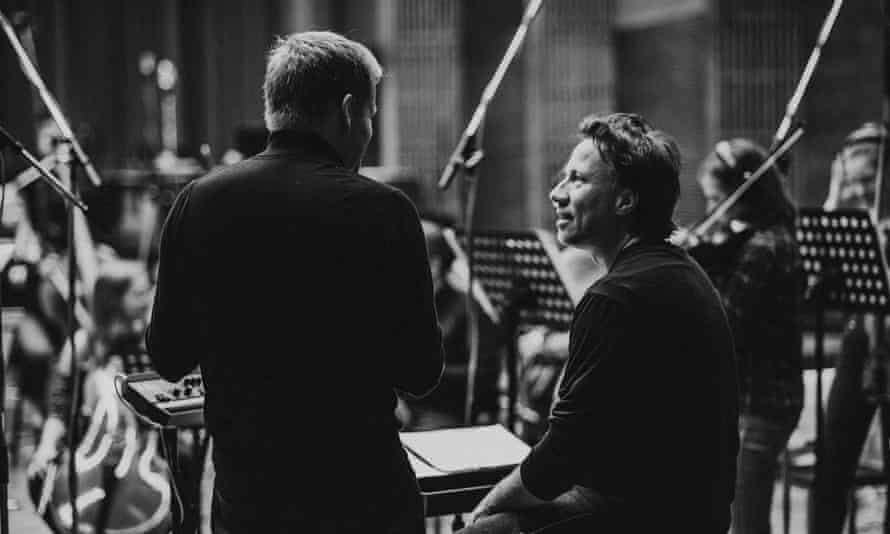 'Toda esta idea de los exiliados es una historia de la humanidad' ... Kristjan Järvi (derecha) con Richter.