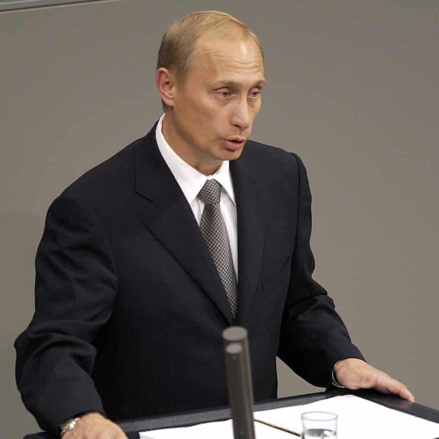 The Russian president, Vladimir Putin, address the German Bundestag on 25 September 2001.
