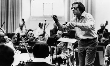 André Previn conducting the London Symphony Orchestra. He was its musical director from 1968 to 1979.