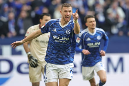Edin Dzeko celebrates scoring for Schalke.