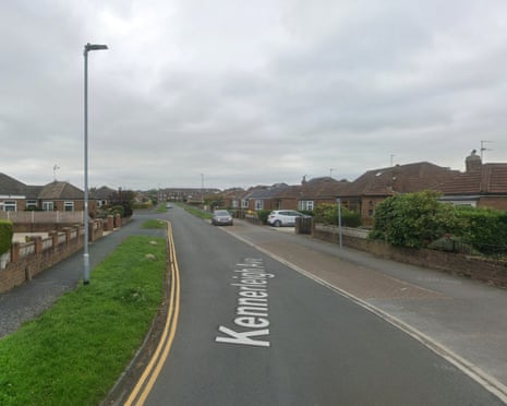 Gli agenti di polizia stanno indagando sulla scena