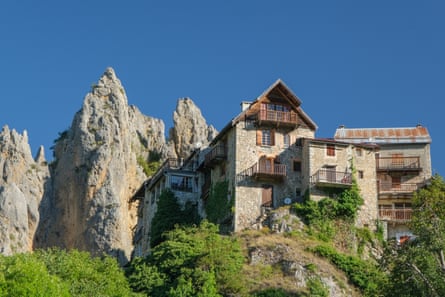 Mountainside property near the village of Péone, French Alps