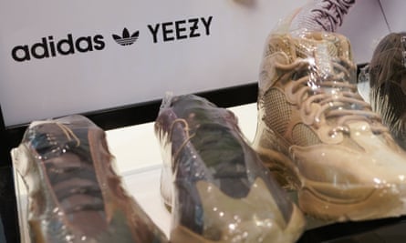 Baskets Yeezy, une collaboration entre Adidas et Kanye West, en vente à Paramus, New Jersey.