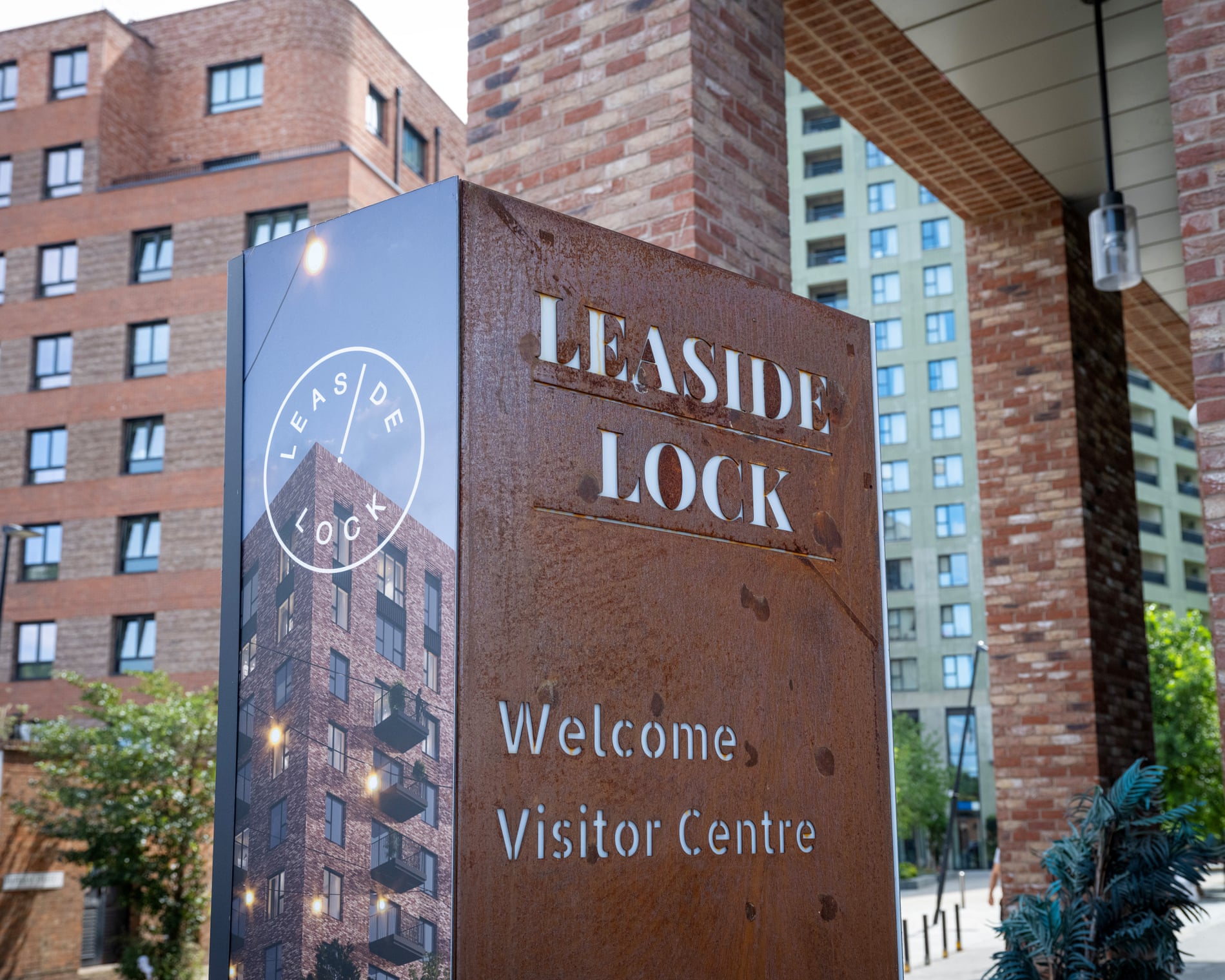 News: ‘Do not buy these flats’: residents warn about unbearable heat inside London new-builds News: ‘Do not buy these flats’: residents warn about unbearable heat inside London new-builds