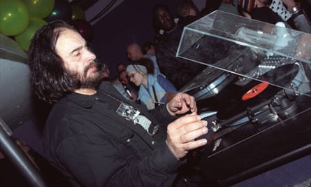 Mancuso DJing in London in 2001.