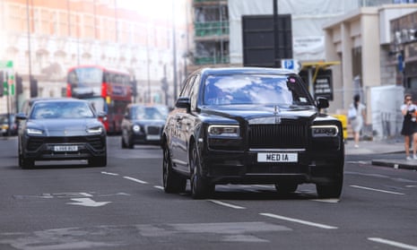 The Rolls-Royce Cullinan on a London street
