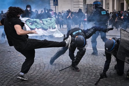 French students stage nationwide protests over school conditionsepa13300889 Protesters clash with riot police after high school students and members of French Unions march during a national day of protest against education conditions in Paris, France, 13 October 2026. Student demonstrations have spread across France since mid-September as youth protest against severe teacher shortages, overcrowded classrooms, a lack of resources, and poor learning conditions ahead of upcoming national budget decisions. EPA/FIRAS ABDULLAH