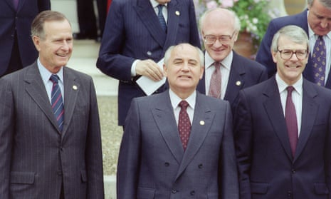 George Bush,  Mikhail Gorbachev and John Major at a 1991 G7 summit