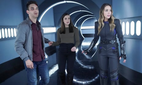 Jeff Ward, Elizabeth Henstridge and Chloe Bennet in Agents of Shield