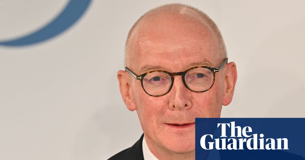 Ministers consider abolishing hundreds of quangos, sources say