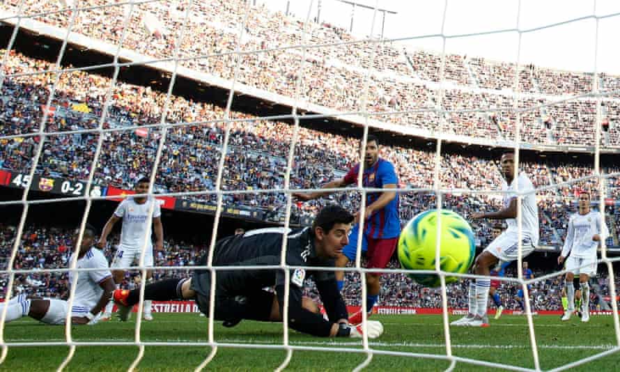 Sergio Agüero scored his first Barcelona goal in stoppage time.
