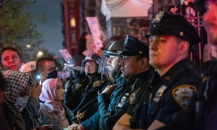 Police confront pro-Palestinian protesters