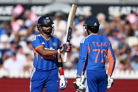 Shreyas Iyer bring up his fifty.