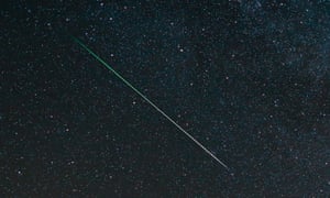 The bright streaks can also be coloured as the materials making up the meteor burn up and fluoresce.